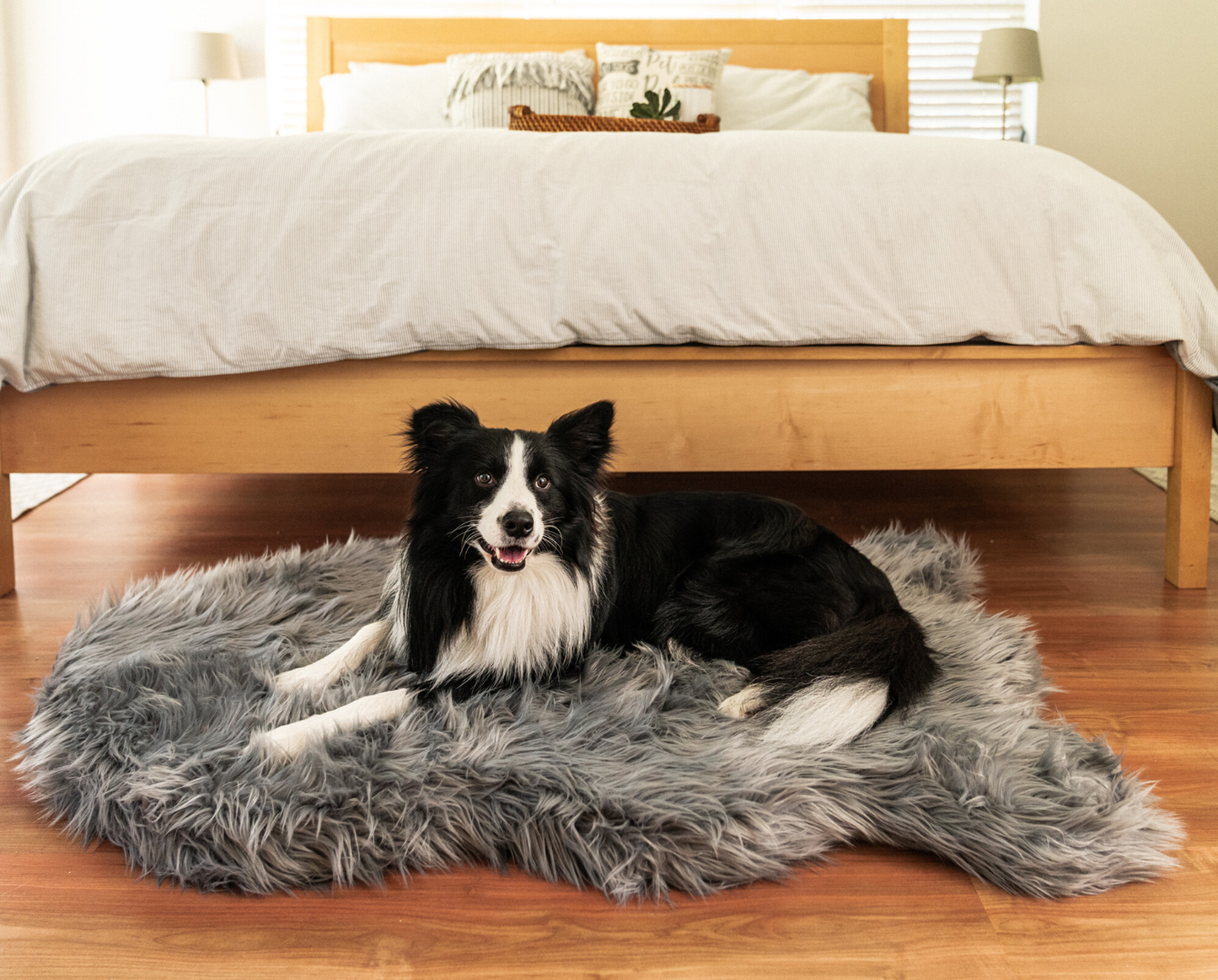 PupRug™ Faux Fur Orthopedic Dog Bed - Curve Charcoal Grey