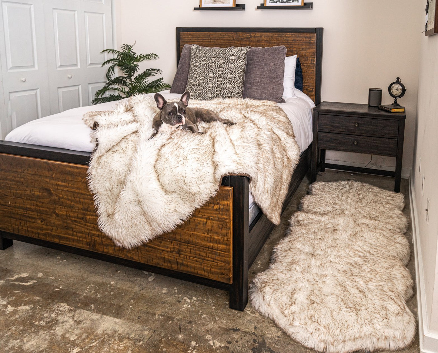PupRug™ Bundle - Orthopedic Bed Runner Curve, White + Matching Waterproof Blanket